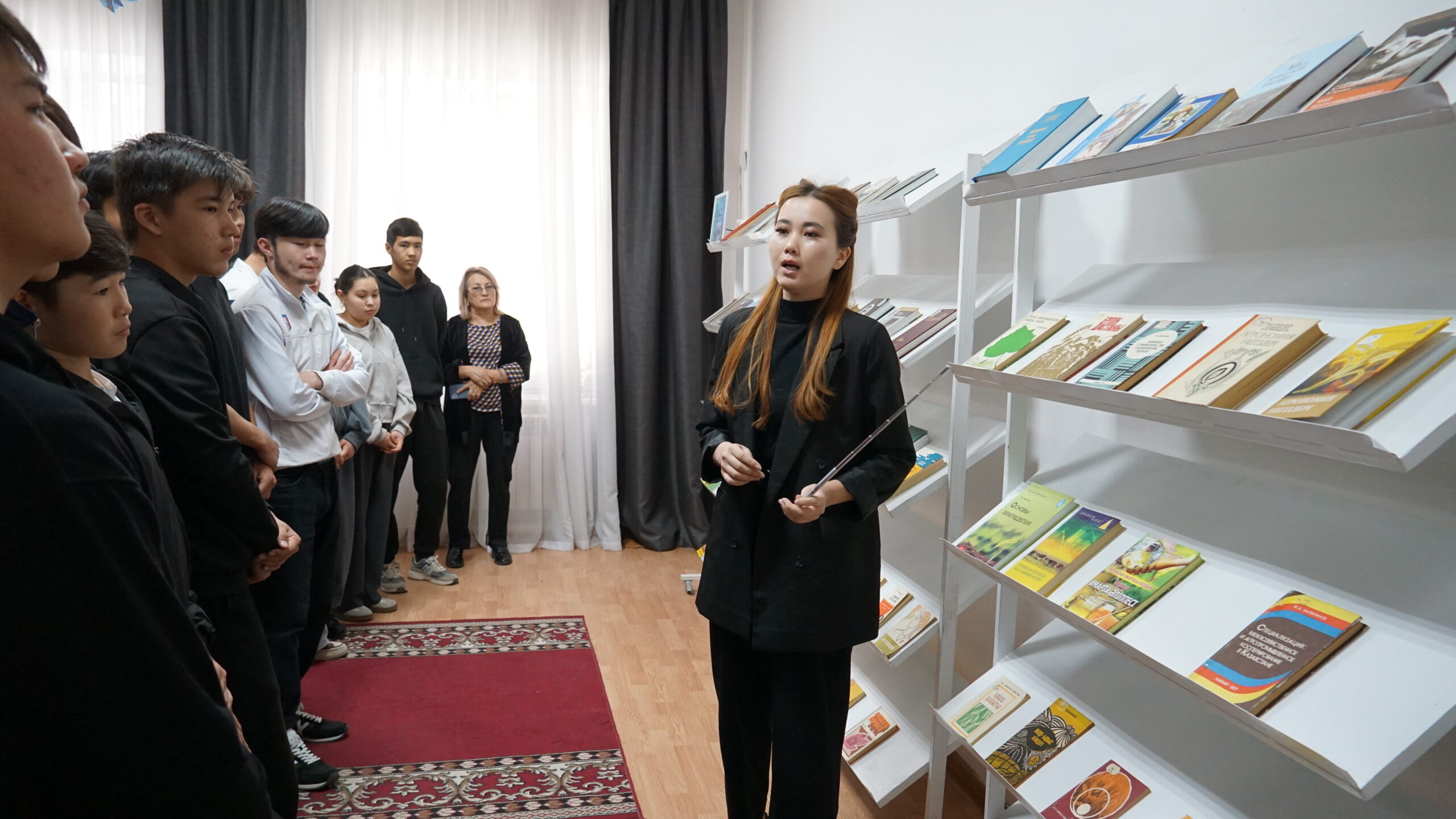 В рамках проекта «Вечерняя библиотека», приуроченное к году рабочих профессий состоялось мероприятие «Еңбек адамы – елдің байлығы»
