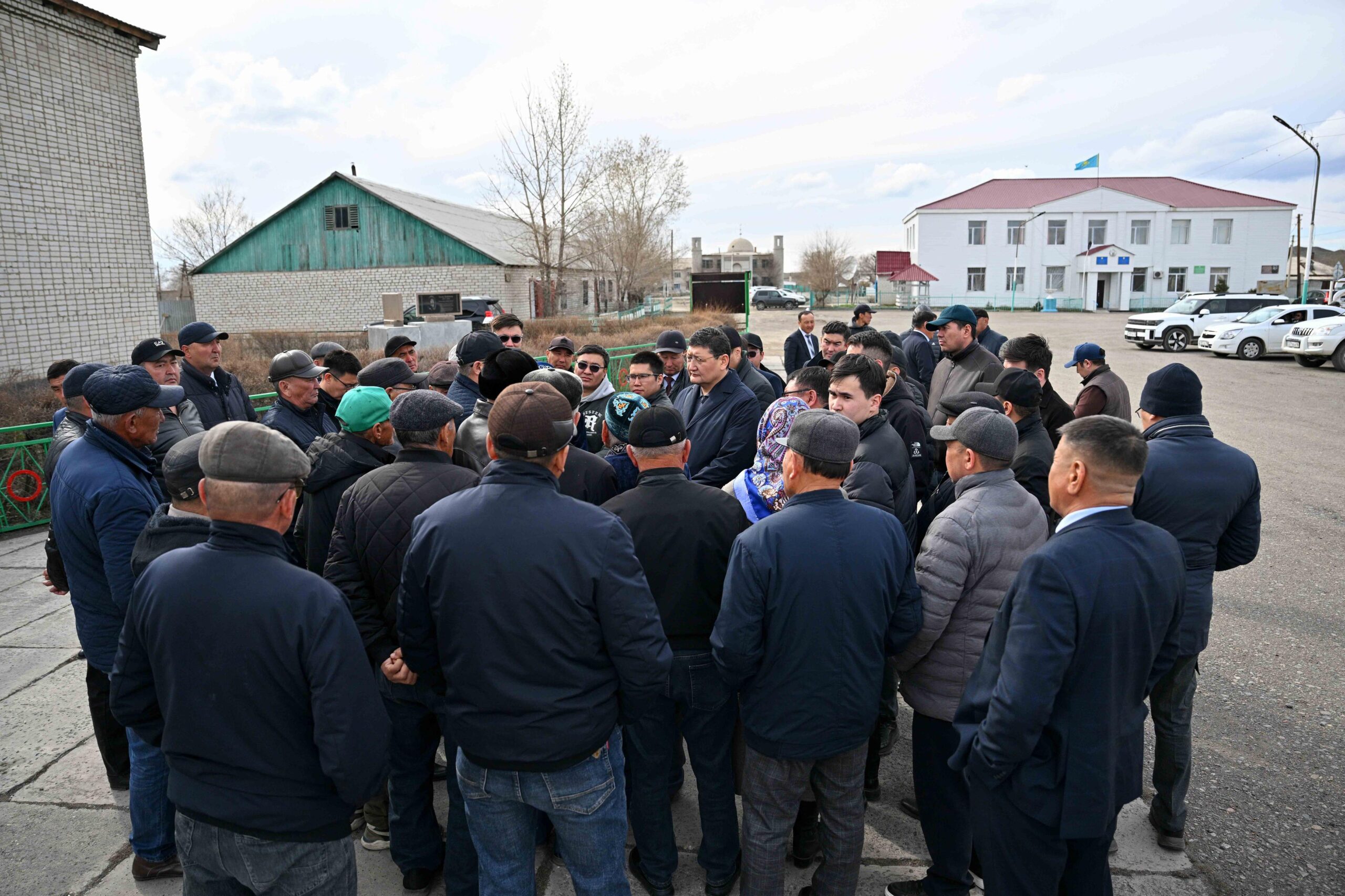Аким области встретился со старейшинами Чубартауского региона