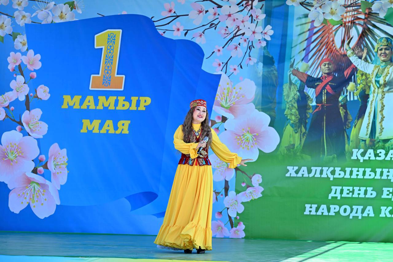 В Семее торжественно отметили День единства народа Казахстана