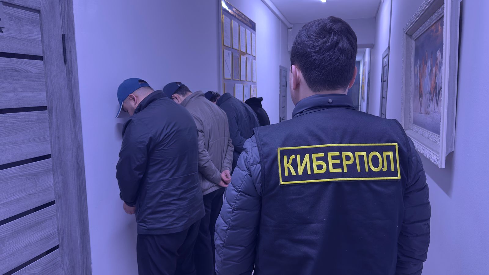 ПОЛИЦЕЙСКИЕ ЗАДЕРЖАЛИ ГРУППУ ДРОППЕРОВ, ОБМАНУВШИХ ЛЮДЕЙ ПОЧТИ НА 600 МИЛЛИОНОВ ТЕНГЕ
