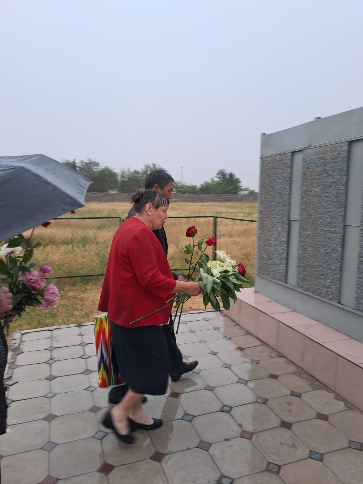 По случаю 80-летия Победы в Акниетском сельском округе были возложены венки к мемориальной доске.