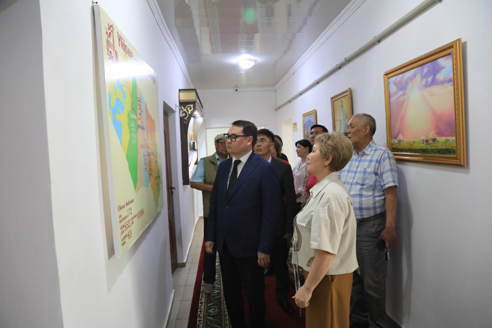 Руководитель управления культуры, архивов и документации Кызылординской области Сеилов Жанмурат Жаксымуратович специально посетил областной центр развития народного творчества и культурного продюсерства, где ознакомился с ходом работы учреждения