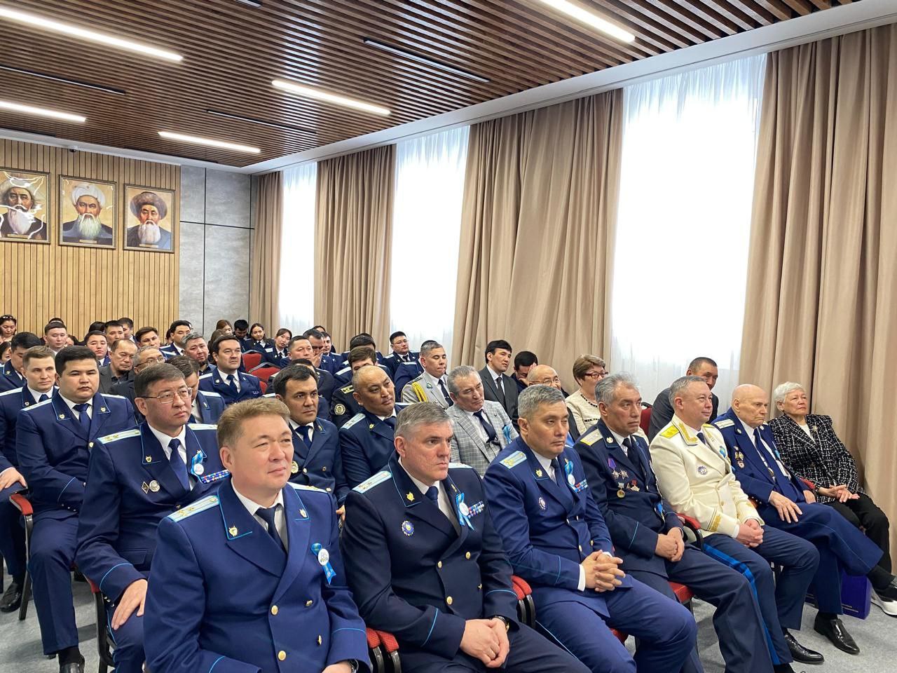 Прокуратура Северо-Казахстанской области чествует защитников Отечества и ветеранов Великой Отечественной войны