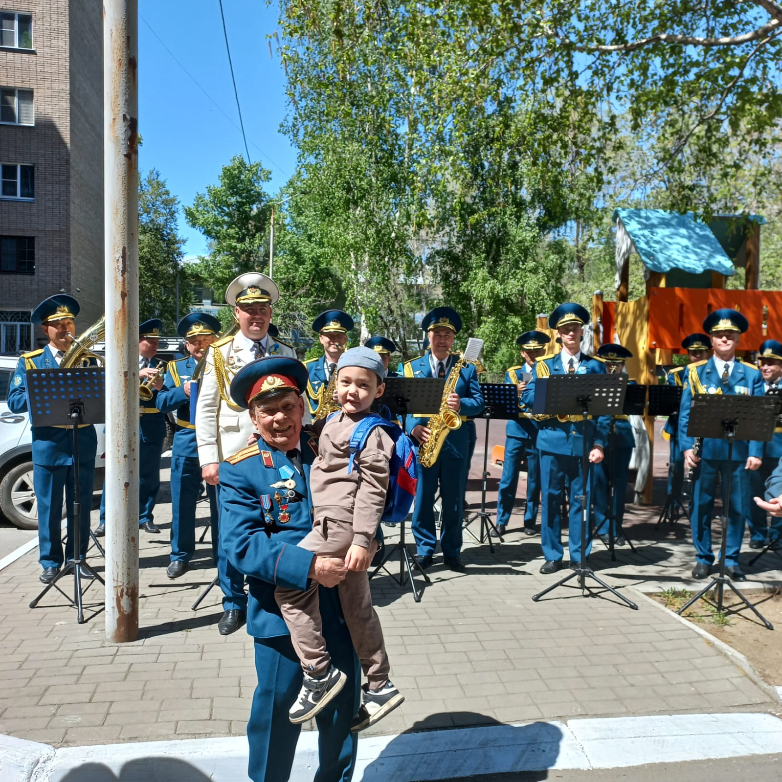 Восточный Казахстан: ветерана Великой Отечественной войны поздравили в преддверии памятных дат
