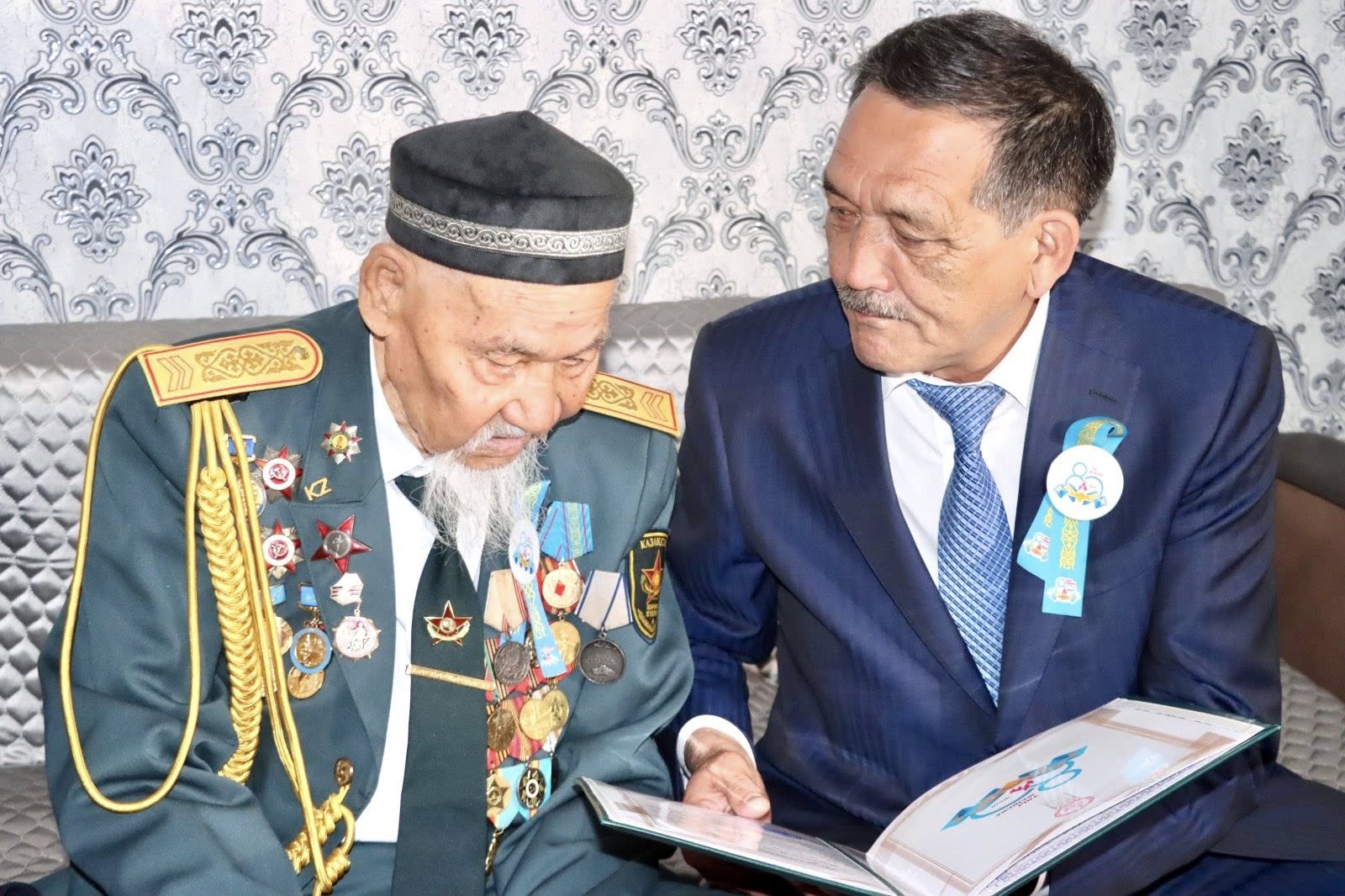 Аким района поздравил Яхию Тасырова с 80-летием Победы
