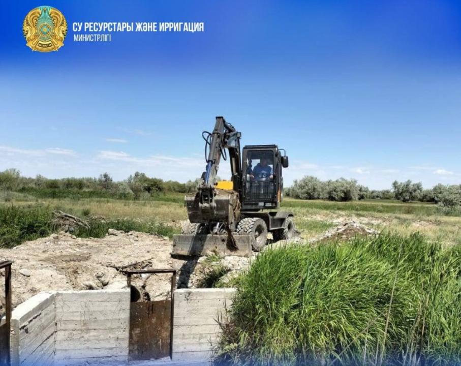 Для стабильного прохождения поливного периода проводится очистка 2000 км каналов