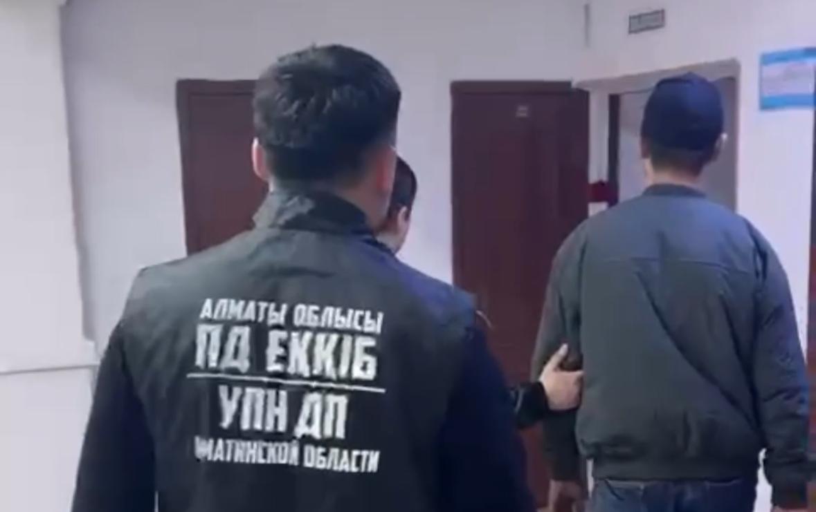 В КОНАЕВЕ ЗАДЕРЖАН ЖИТЕЛЬ АКТОБЕ С ПСИХОТРОПНЫМ ВЕЩЕСТВОМ