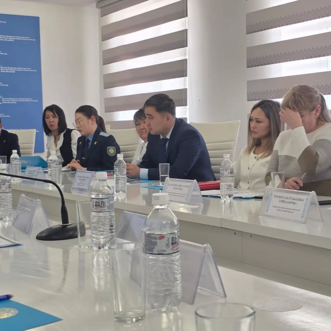 Принял участие в круглом столе на тему : “Изменения в законодательство направленные на минимизацию рисков при кредитовании и защиту прав заёмщиков” проведенного в Восточно-Казахстанском областном суде.