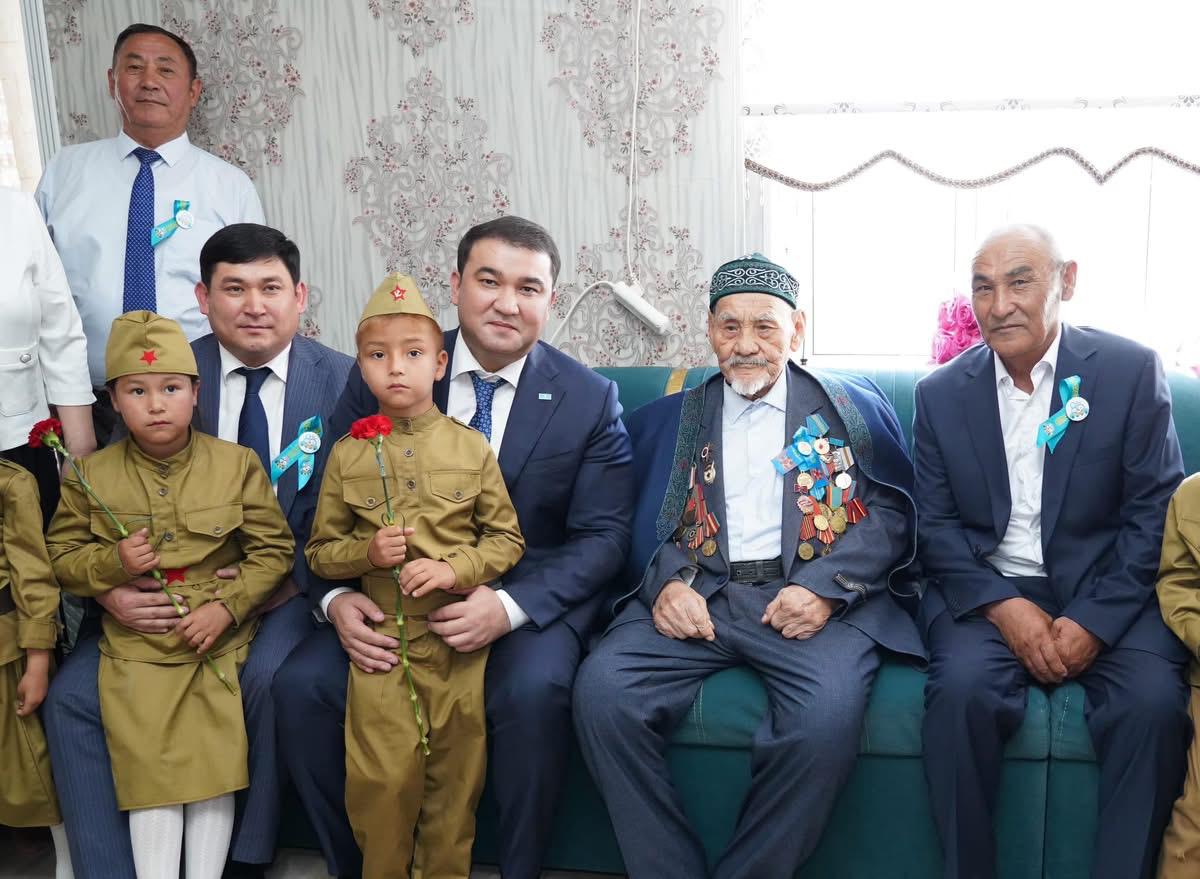 НҰРАЛХАН КӨШЕРОВ ҰОС АРДАГЕРІНІҢ ОТБАСЫНА АРНАЙЫ БАРЫП ҚҰТТЫҚТАДЫ