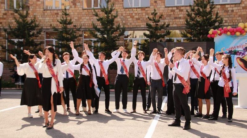 Когда прозвенит последний звонок в школах Карагандинской области