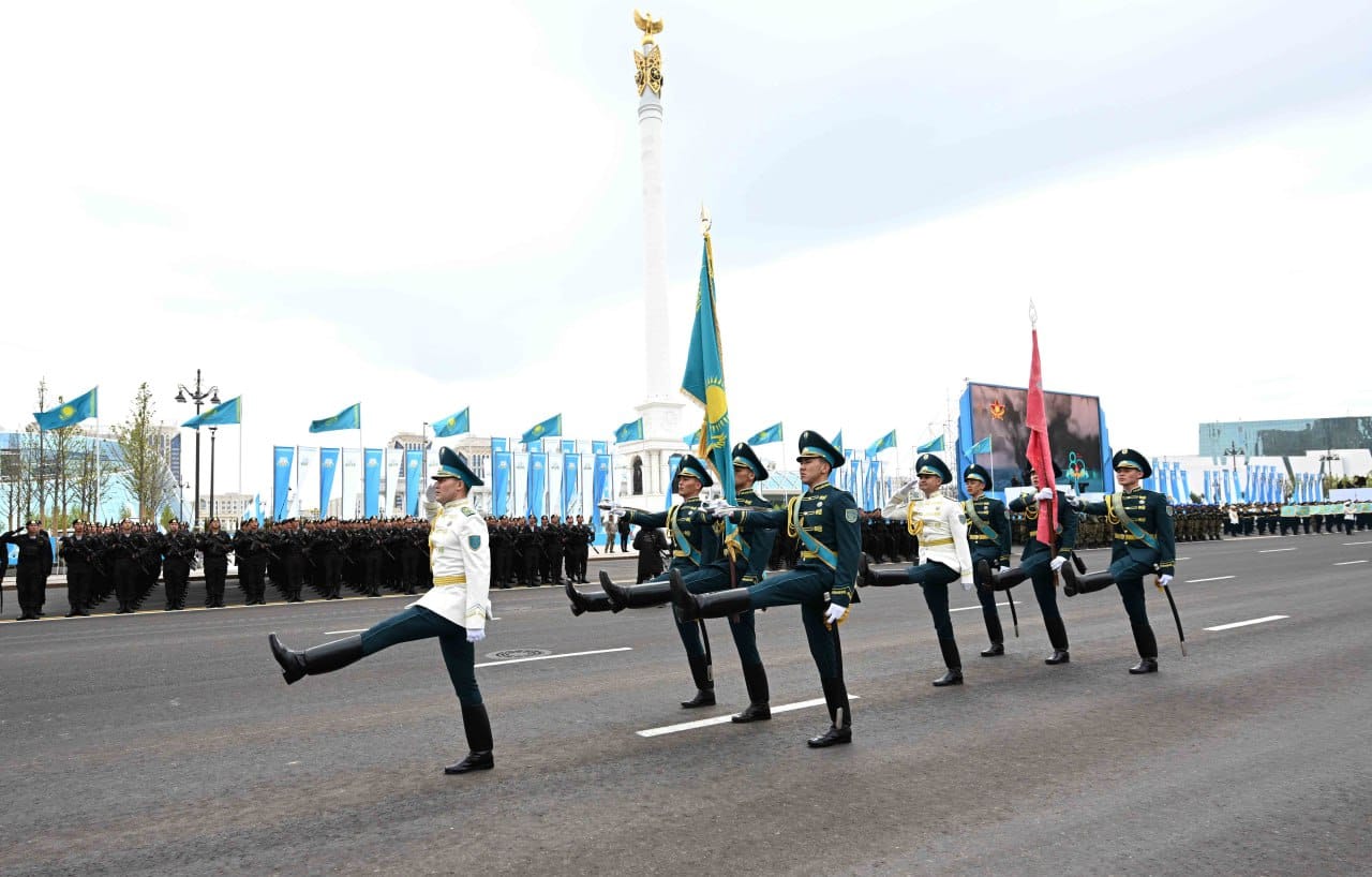 В ПРЯМОМ ЭФИРЕ СМОТРЕЛИ ЖИТЕЛИ ШЫМКЕНТА ВОЕННЫЙ ПАРАД В АСТАНЕ