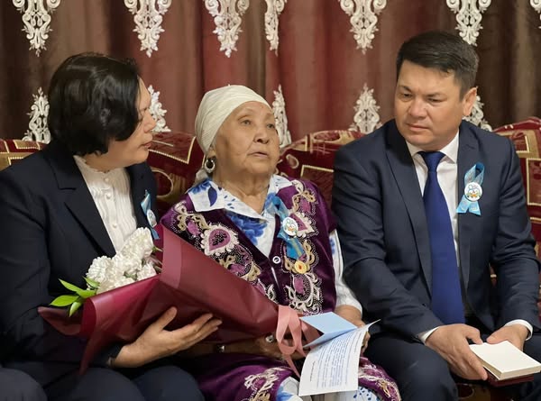 ПОЗДРАВЛЯЕМ НАШИХ ВЕТЕРАНОВ ТЫЛА