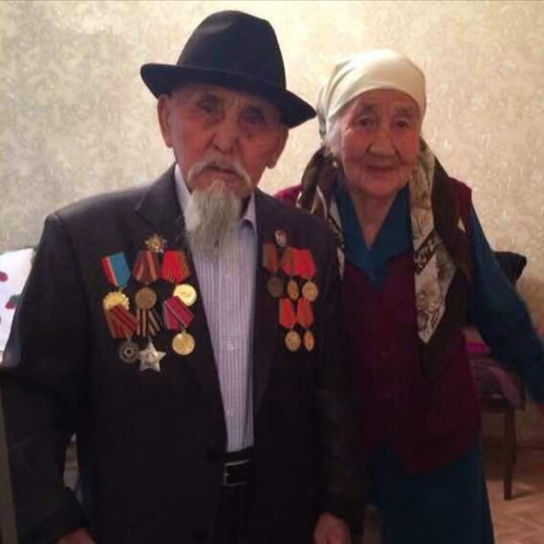 Исаак Балыкбай родился 5 ноября 1924 года в селе Жалагаш Кегенского района Алматинской области.