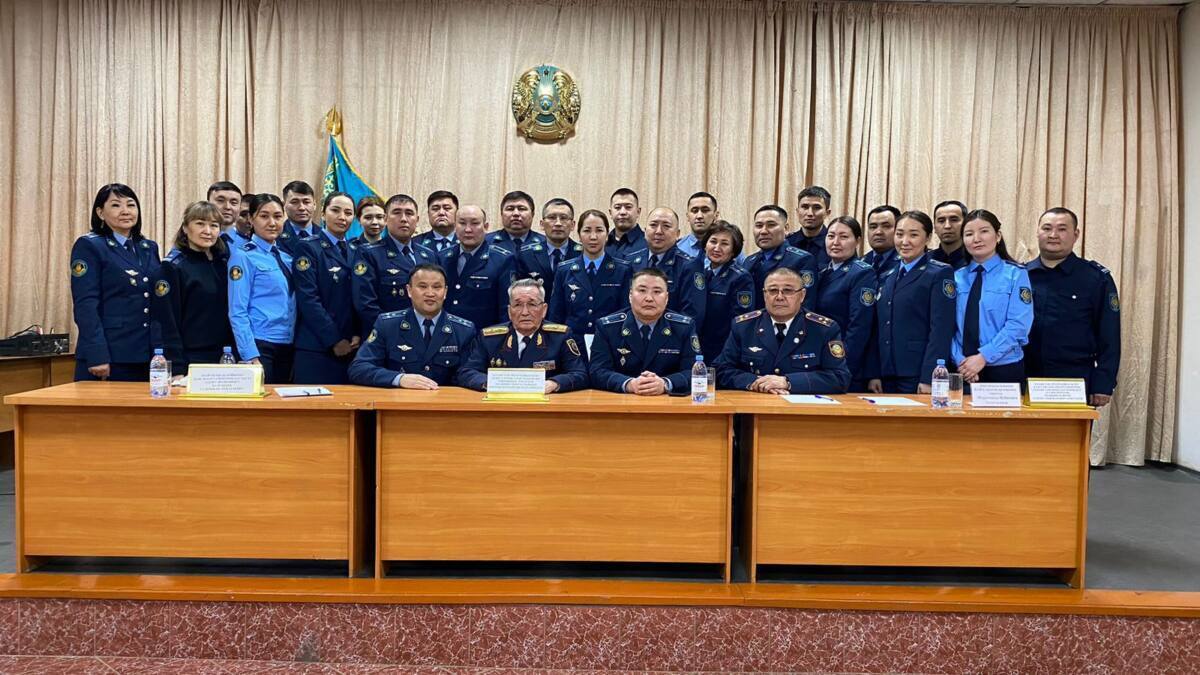 Өмірзақ Болсамбеков Абай облысы бойынша ҚАЖД ардагерлерімен және жеке құраммен кездесу өткізді.
