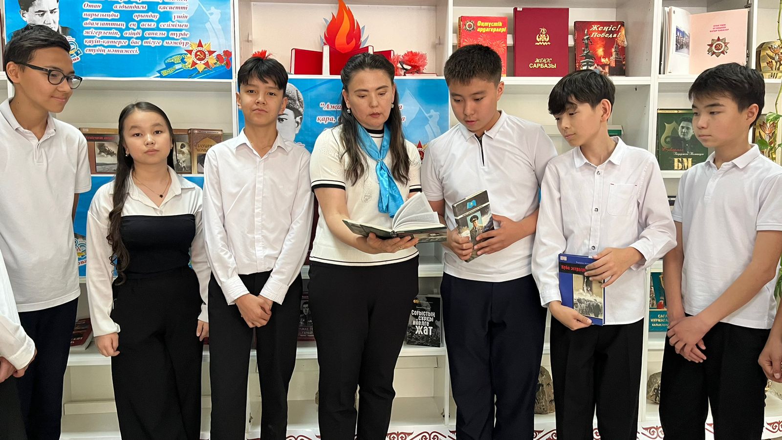 В ШЫМКЕНТЕ ПРОШЛА КНИЖНАЯ ВЫСТАВКА «СЛАВА ГЕРОЕВ ВЕЧНА!»