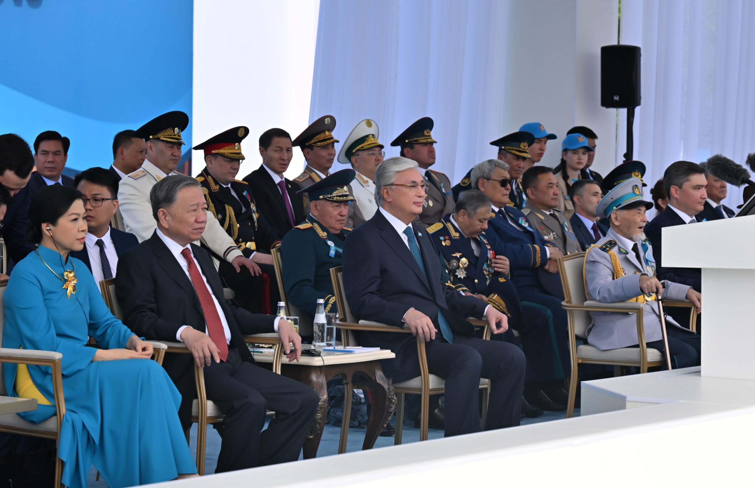 Президент Касым-Жомарт Токаев и Генеральный секретарь ЦК Коммунистической партии Вьетнама То Лам приняли участие в военном параде