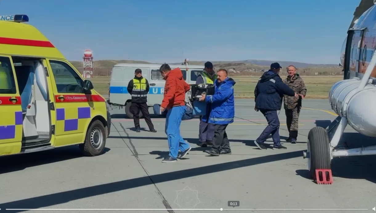 Новорожденного экстренно доставили в вертолетом МЧС РК
