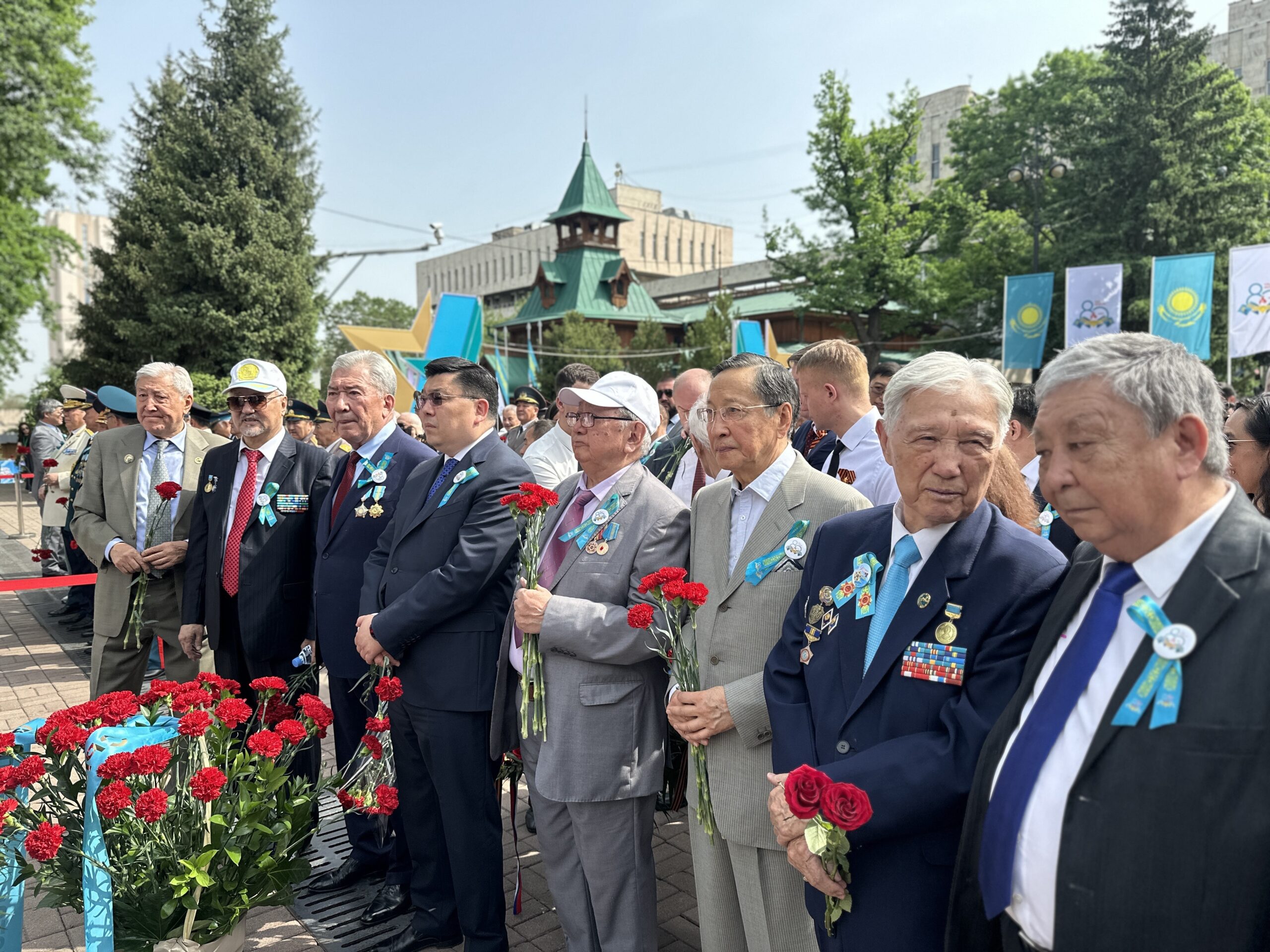 Церемония возложения цветов к 80 юбилею Победы в Великой Отечественной войне