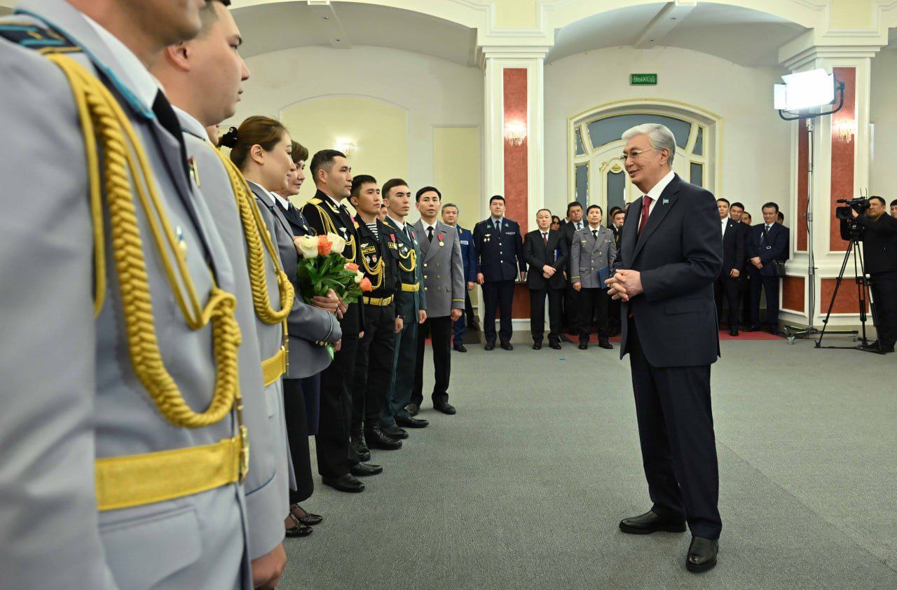 Глава государства наградил военнослужащих Министерства обороны