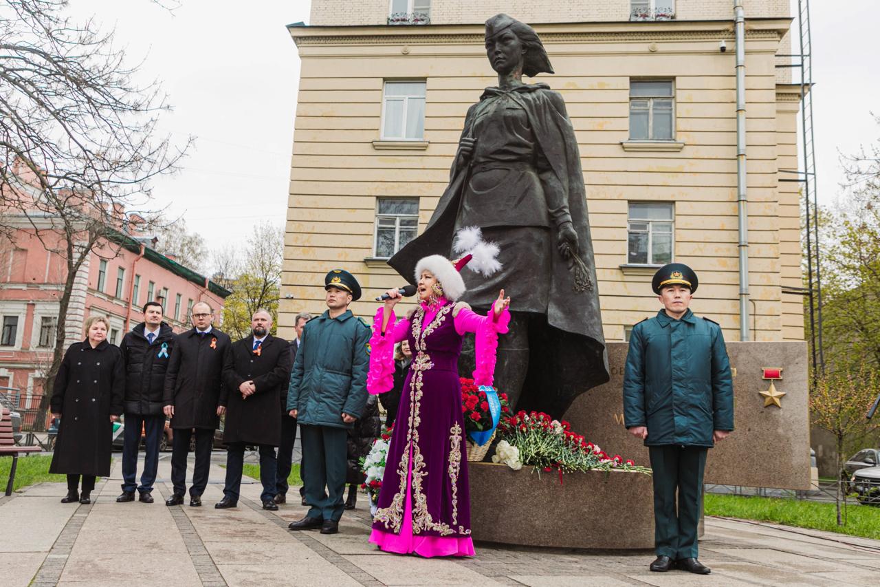 В Санкт-Петербурге в преддверии 80-летнего Юбилея Победы почтили память Героя Советского Союза Алии Молдагуловой
