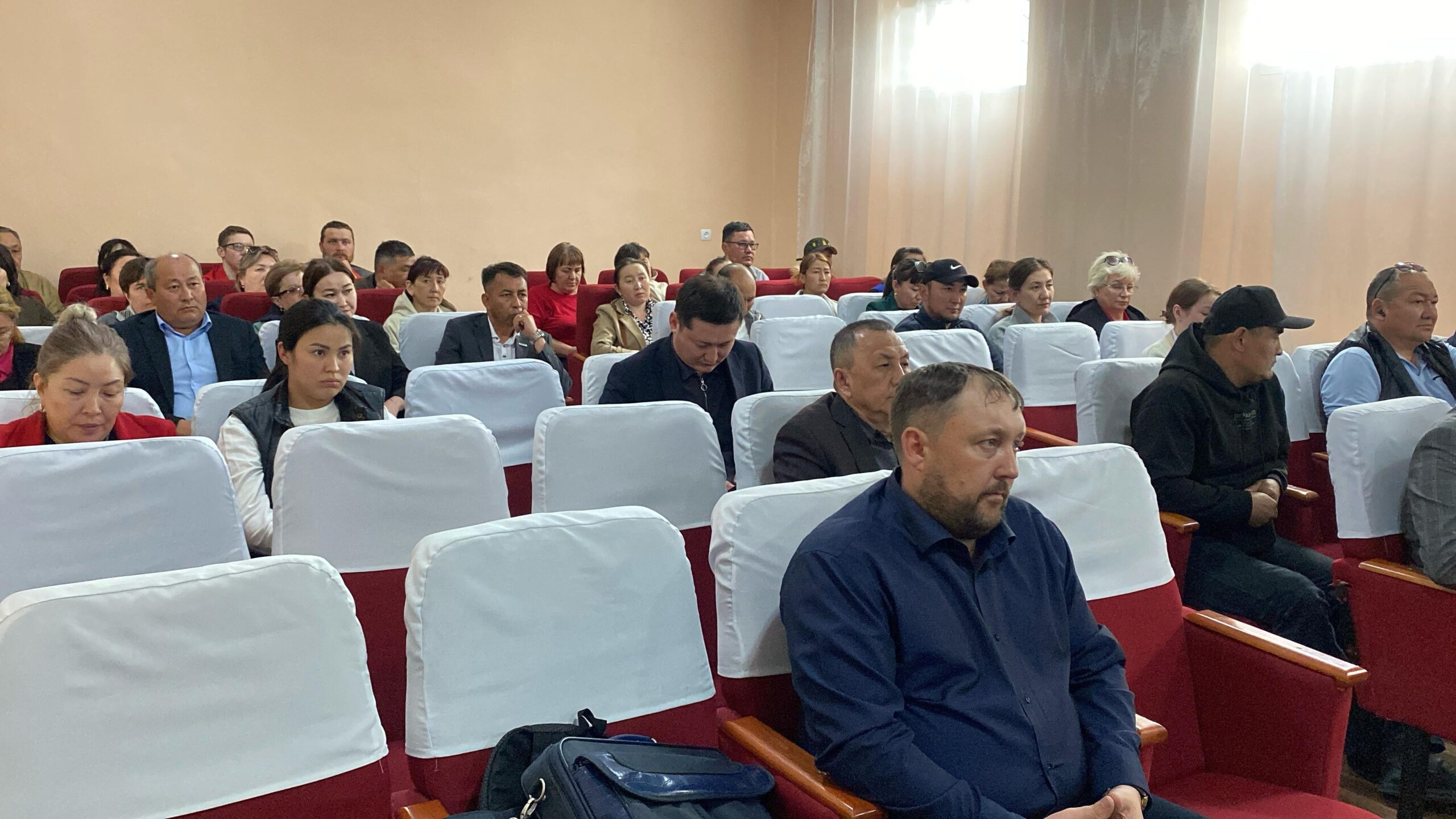 Сегодня исполняющий обязанности акима Зерендинского района А. Ахмедьянов провёл отчетную встречу с жителями Кусепского сельского округа