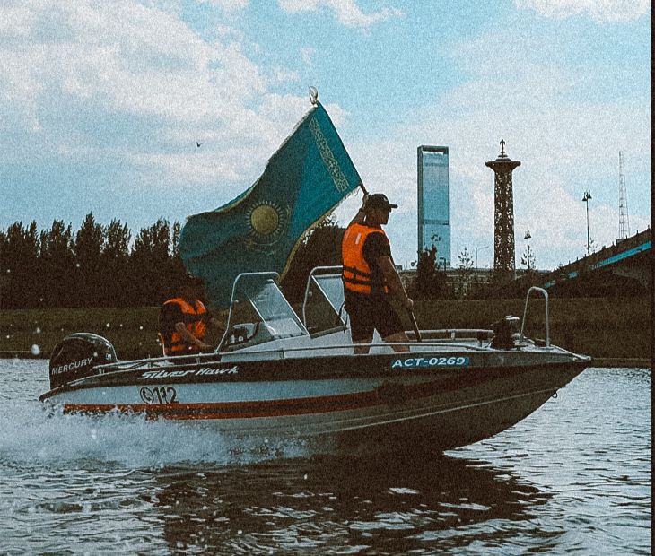 Столичные спасатели почтили символы государства