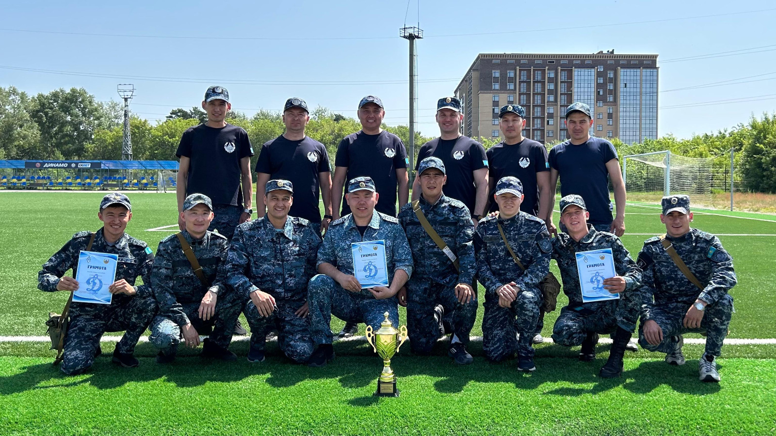 Полицейскую эстафету в преддверии профессионального праздника провели полицейские