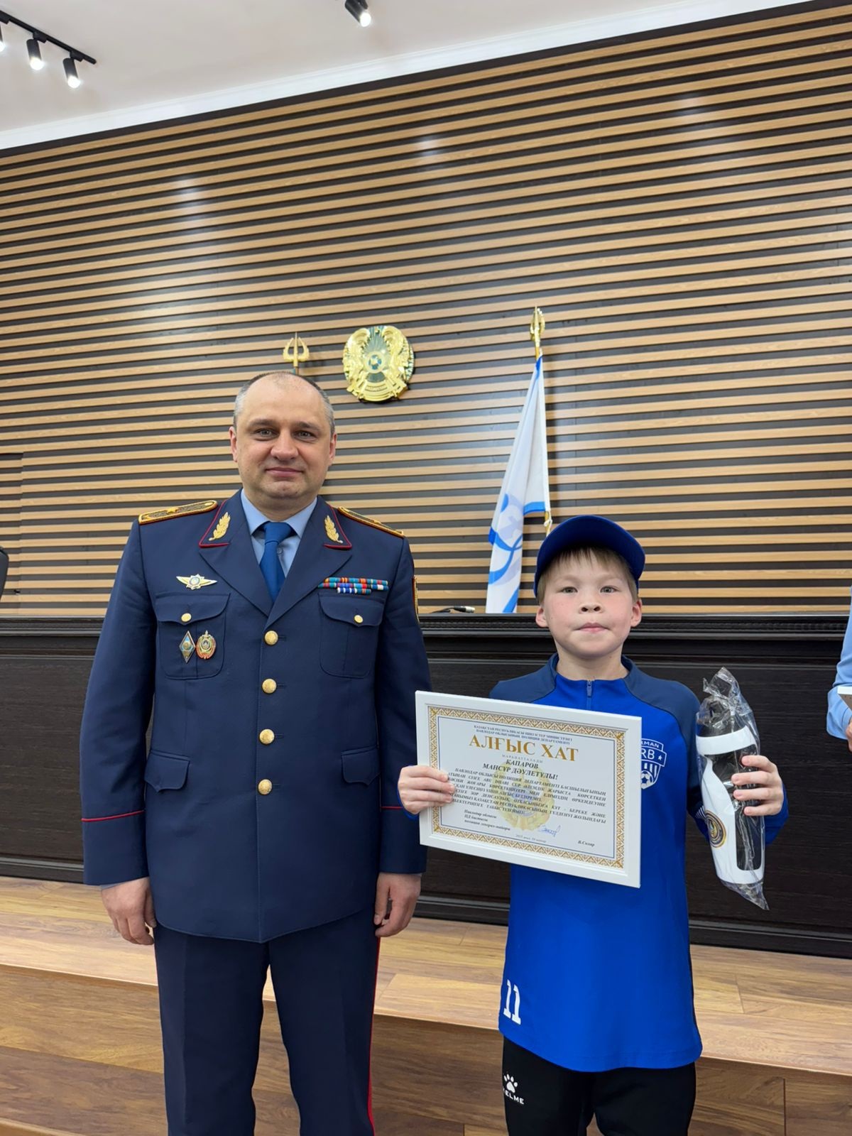 Василий Скляр встретился с юными чемпионами по футболу