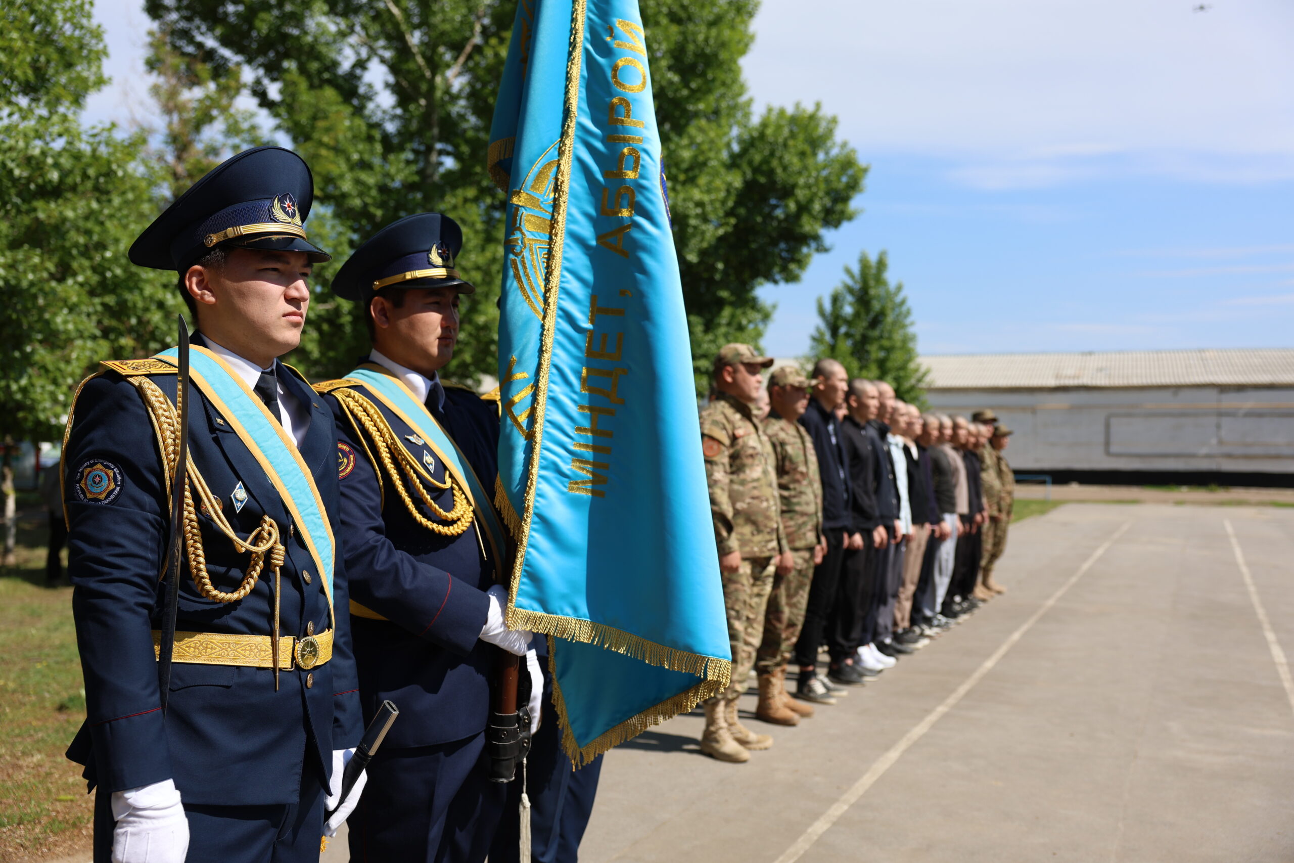 Призывники из Западного Казахстана отправились выполнять свой долг перед Родиной