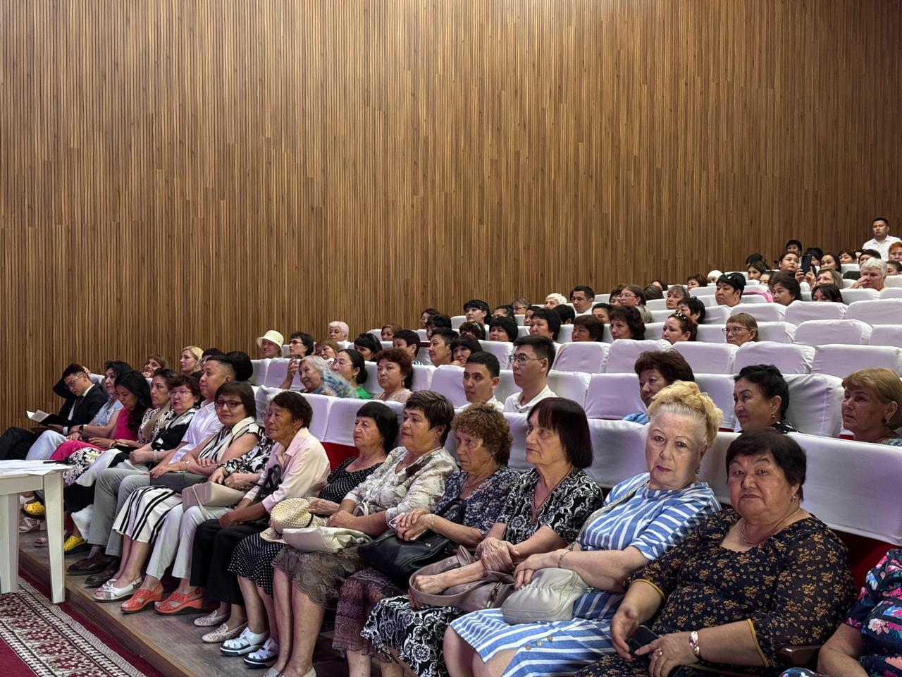 В поселке Глубокое прошло торжественное мероприятие, приуроченное ко Дню медицинского работника