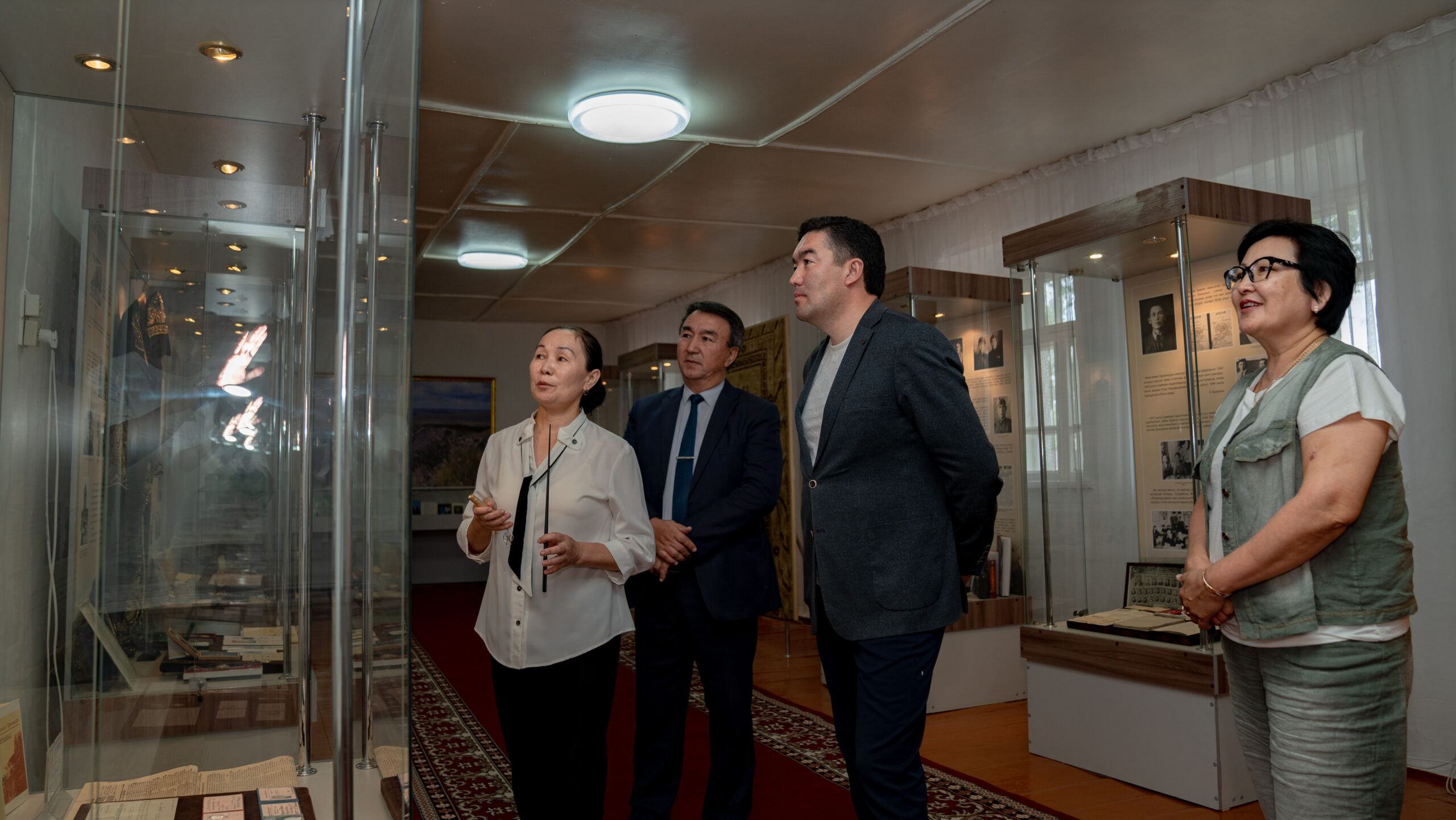 Сегодня глава управления культуры, развития языков и архивного дела области Абай Жанжигит Омархан совершил рабочую поездку в Абайский район