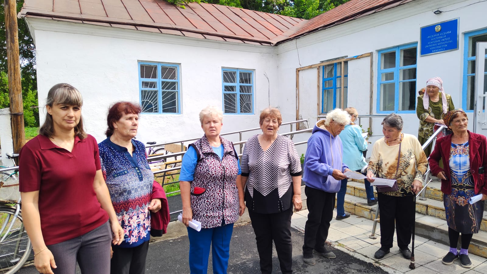 Аким Костряковского сельского округа проводит активную разъяснительную работу с населением по вопросам благоустройства и санитарного состояния населённых пунктов.