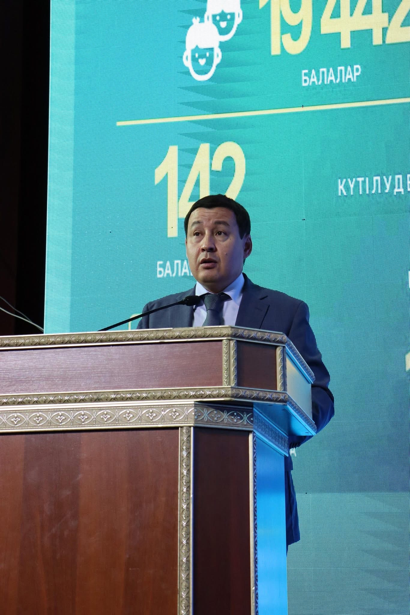 В 16 микрорайоне проводится планомерная работа по обновлению инженерных коммуникаций