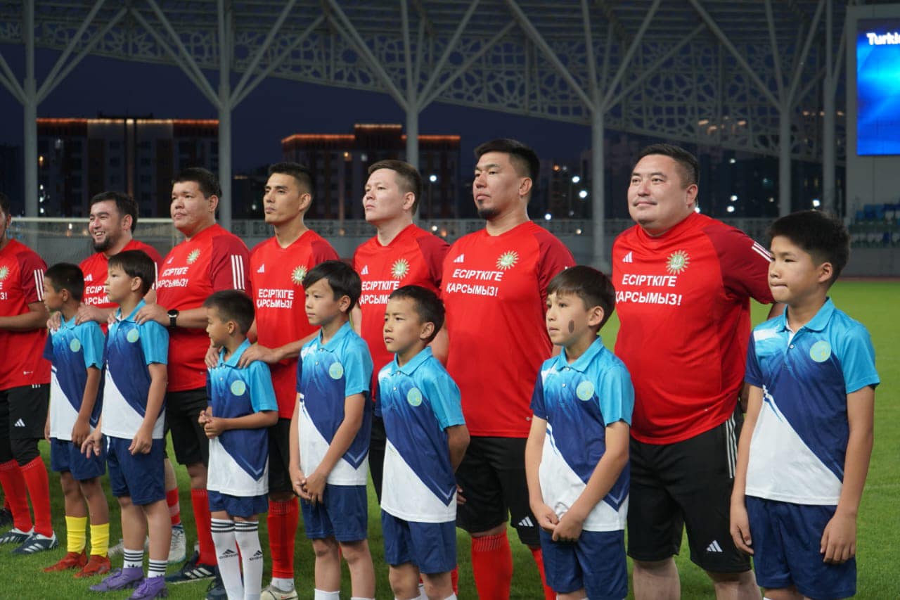 ТУРКЕСТАН: В ФУТБОЛЬНОЙ ИГРЕ «SHOW MATCH» ПОБЕДУ ОДЕРЖАЛА КОМАНДА «TURKISTAN»