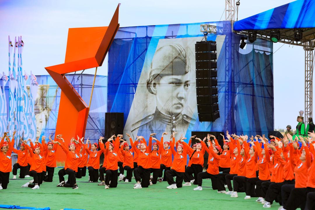В селе Кобда с размахом прошло празднование 100-летия Алии Молдагуловой