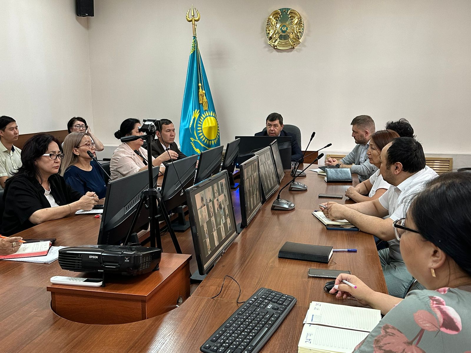 В преддверии Дня медицинского работника, в Департаменте прошло совещание по вопросам соблюдения этика государственных служащих и противодействию коррупции