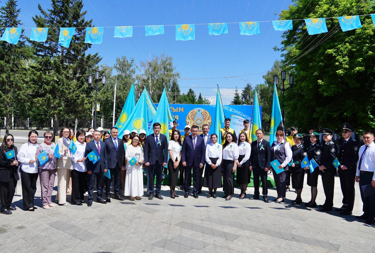 В Усть-Каменогорске прошло торжественное мероприятие, посвященное Дню государственных символов РК