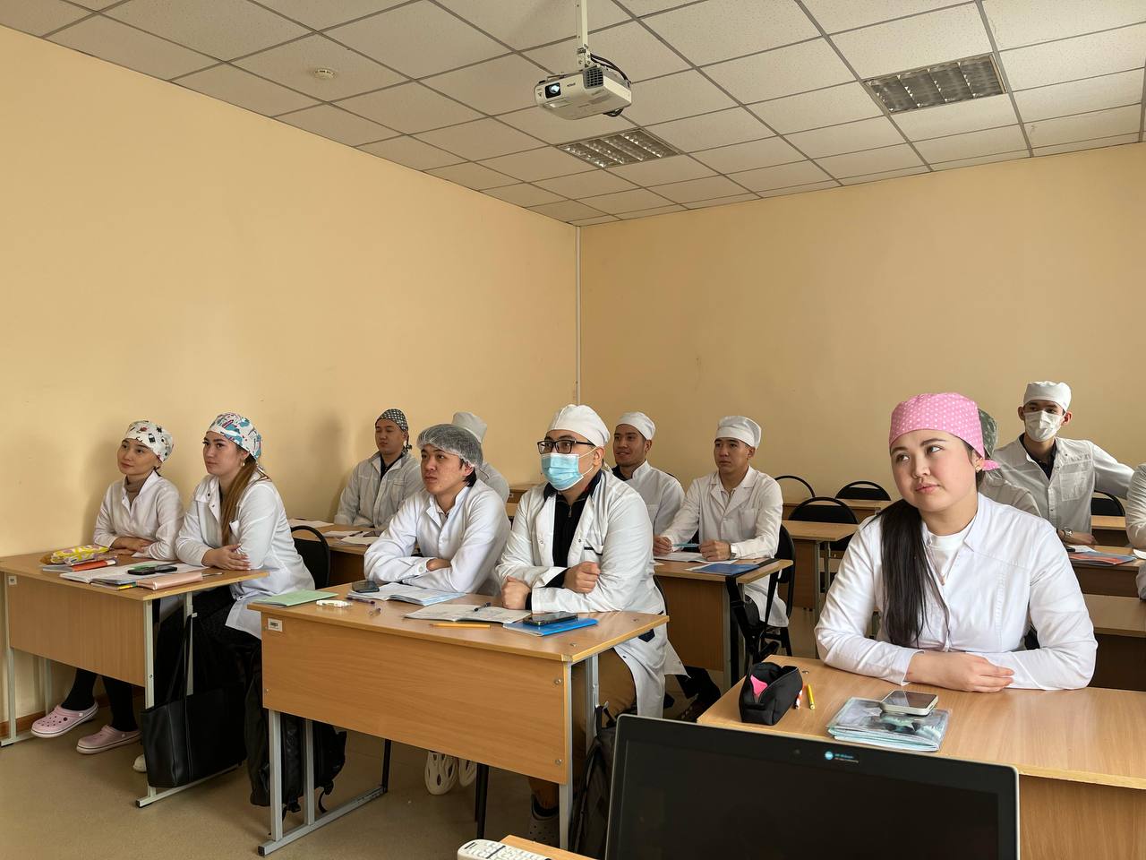 В рамках продвижения идеологии «Закон и порядок в организациях образования проведена акция «Час добропорядочности»
