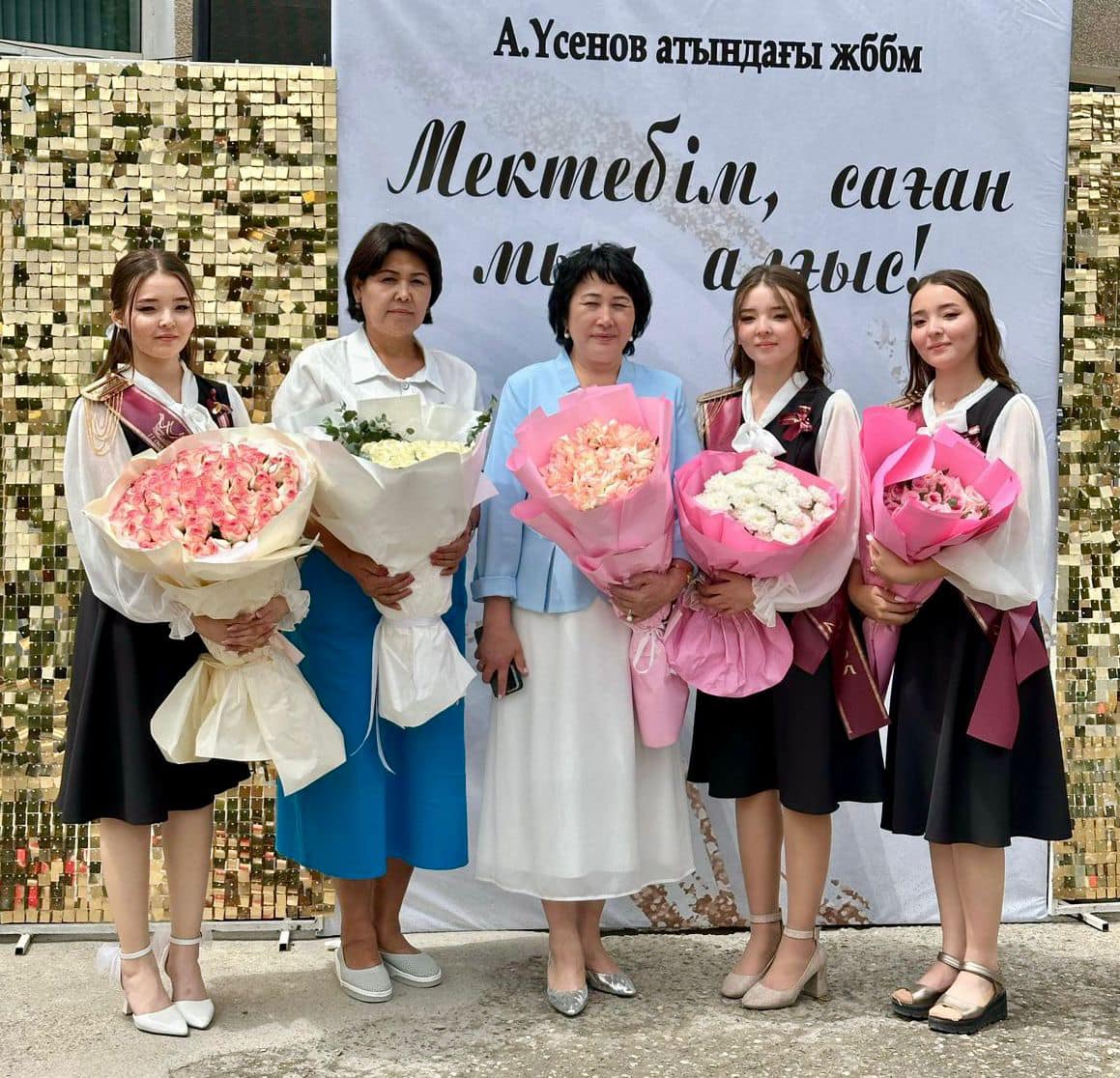 ТУРКЕСТАН: ТРОЙНЯ, ОКОНЧИВШАЯ ОДНУ ШКОЛУ, ВСТУПИЛА В НОВУЮ ЖИЗНЬ
