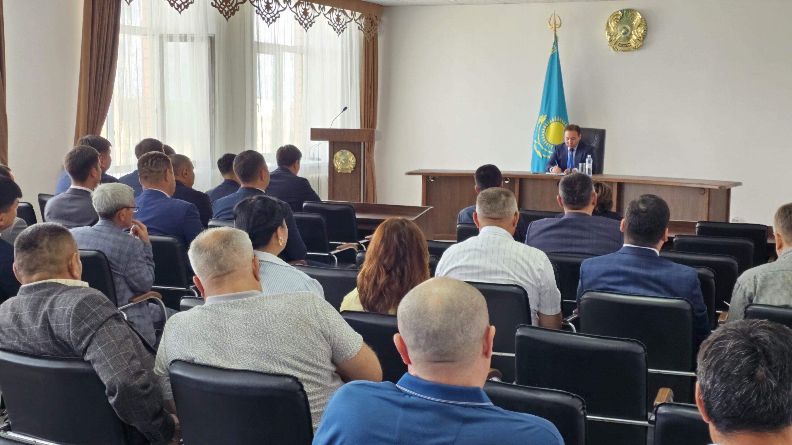 Аким района подвел итоги встреч с населением на аппаратном совещании