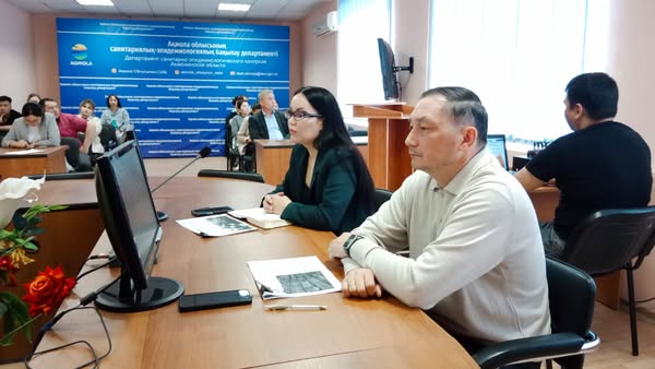В Департаменте санитарно-эпидемиологического контроля Акмолинской области состоялся обучающий семинар, посвящённый разъяснению Правил проведения расследований и предоставления донесений в случаях регистрации пищевых отравлений. Цель мероприятия — повышение профессиональной компетентности специалистов в вопросах санитарной безопасности и эффективного реагирования на случаи пищевых отравлений.