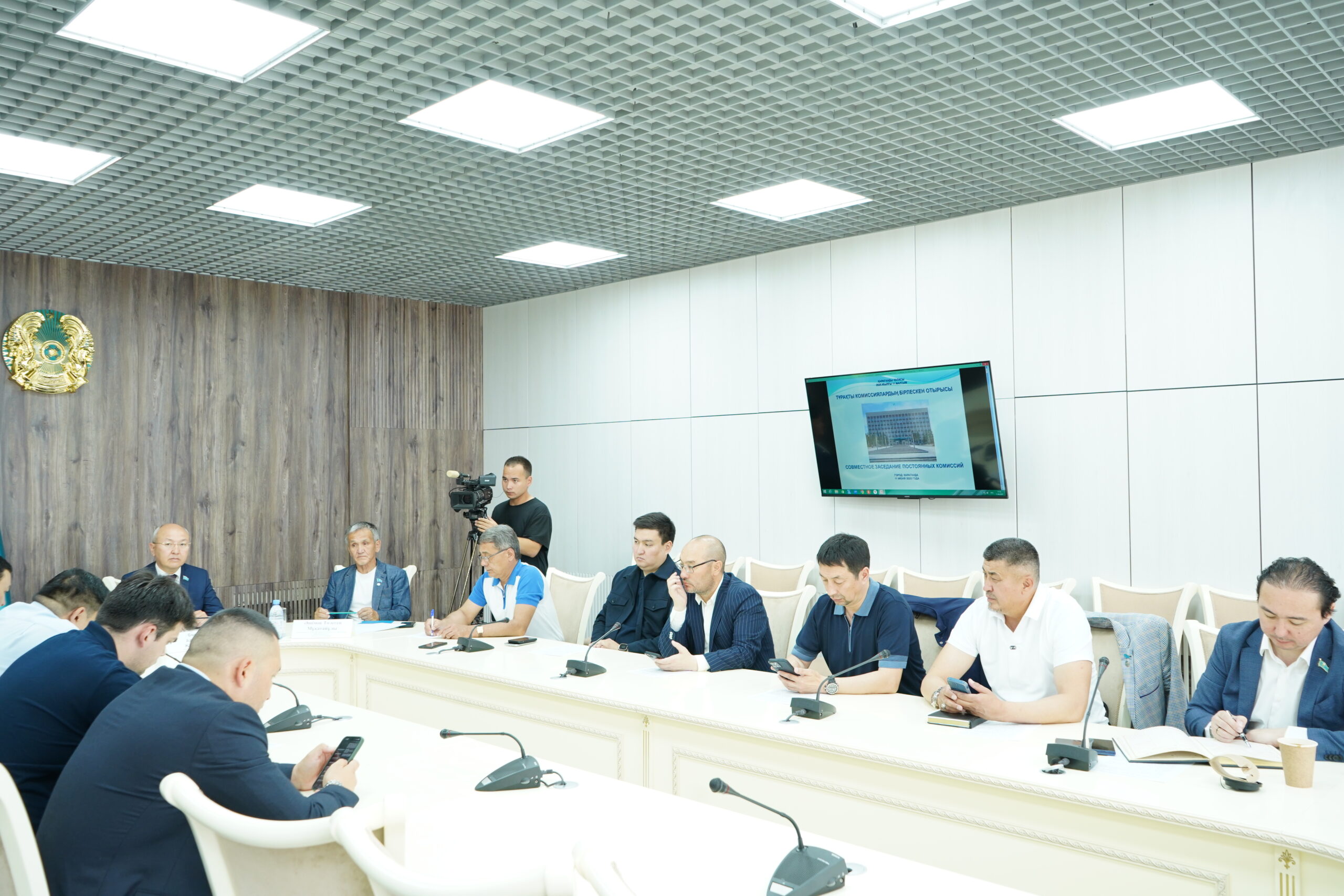 Состоялось совместное заседание постоянных комиссий Карагандинского городского маслихата с повесткой дня: «Информация аппаратов акиматов районов им. Казыбек би и Әлихана Бөкейхана о благоустройстве районов в 2025 году и о планах на 2026 год»