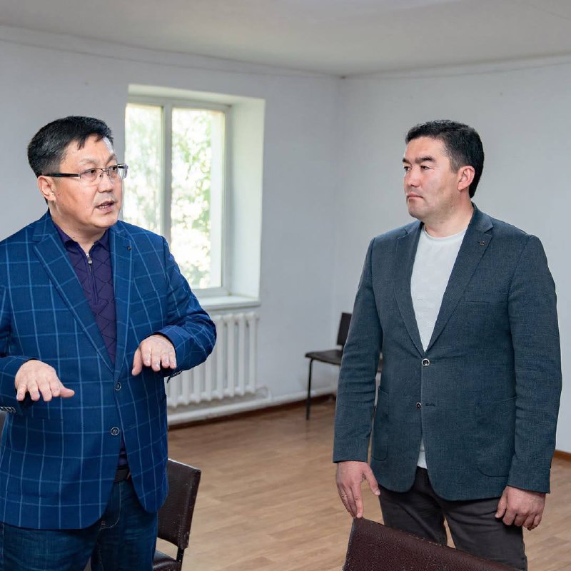 Руководитель управления культуры, развития языков и архивного дела области Абай Жанжигит Абзалбекулы продолжил рабочую поездку в районе Жаңасемей.