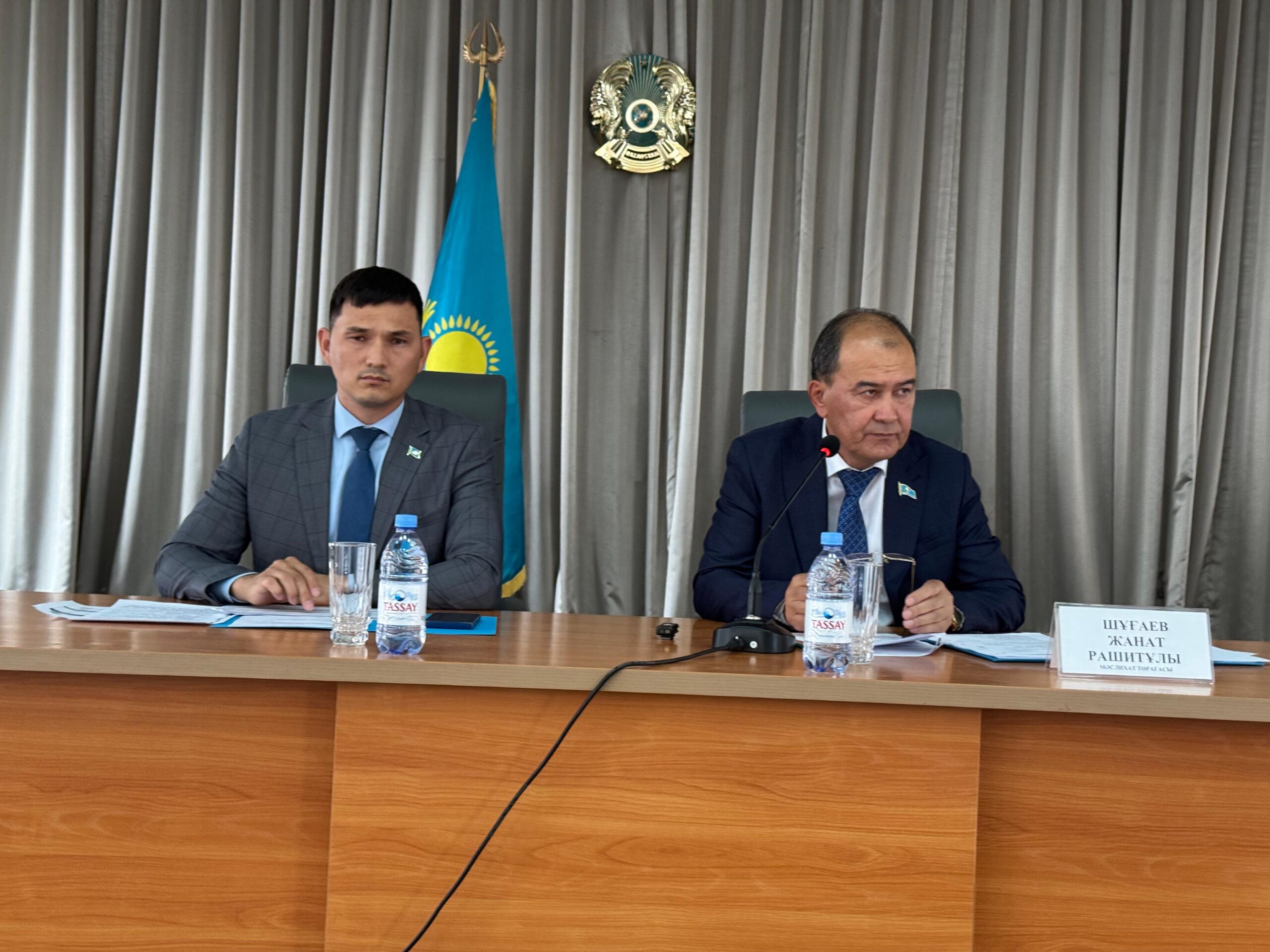 Прошла очередная сессия маслихата, на которой были рассмотрены актуальные вопросы, затрагивающие важные сферы жизни местного сообщества.