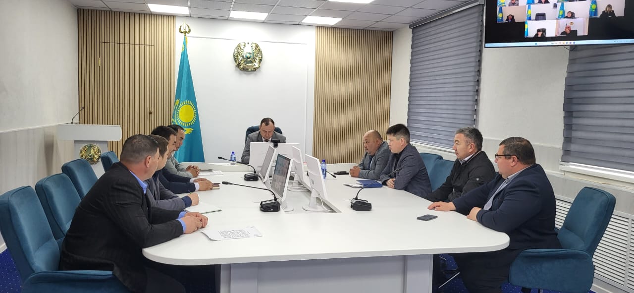 Руководитель аппарата акима Есильского района В.Краснощек встретился с руководителями местных исполнительных органов Есильского района и акимами сельских округов.