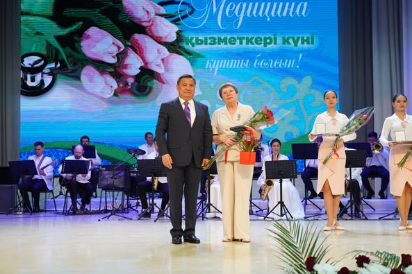 В Доме культуры города Кокшетау прошло торжественное мероприятие, посвящённое Дню медицинского работника