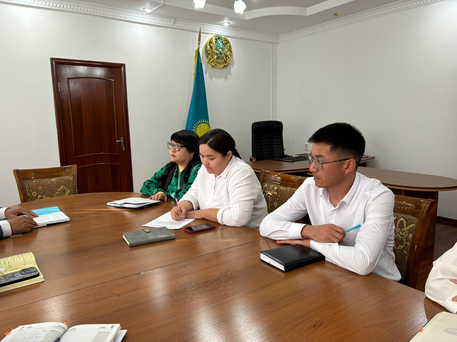 Қазақстан Республикасының Мемлекеттік қызмет істері агенттігінің Қызылорда облысы бойынша департаментінің мемлекеттік қызметтер басқармасының басшысы Нұртаев Талғат Мұхамбетжанұлының және Департамент қызметкерлерінің қатысуымен құқықтық оқыту өткізілді.