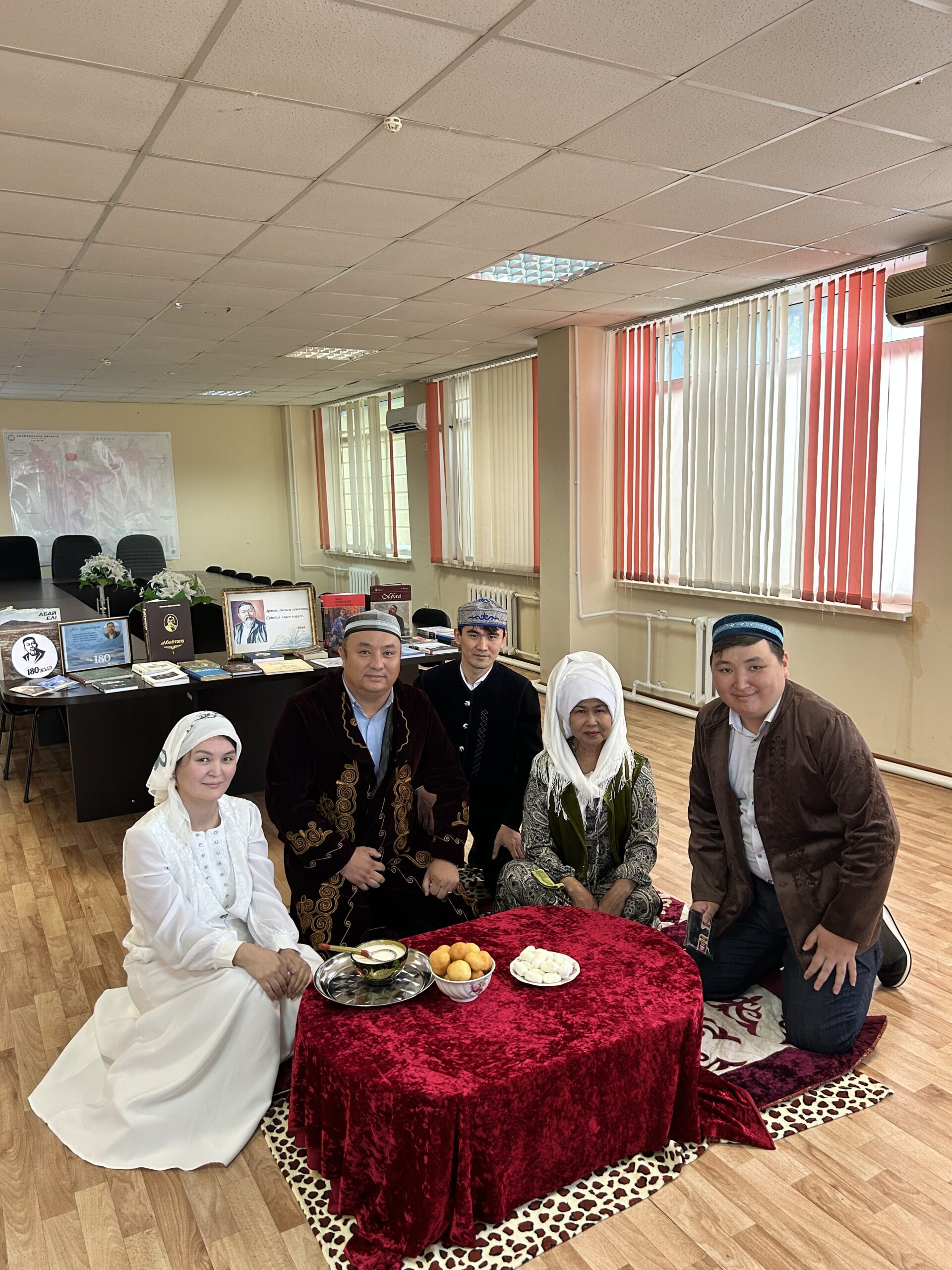 В Актюбинской области прошло литературно-познавательное мероприятие «Абай жаққан бір сәуле сөнбейді»