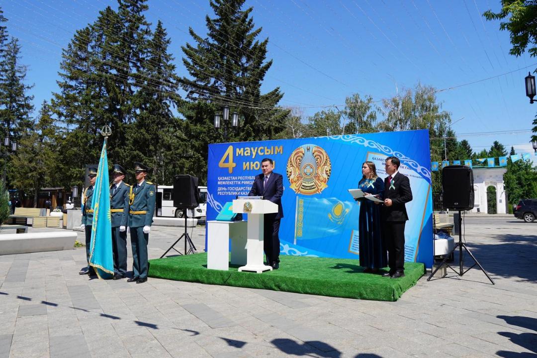 В Усть-Каменогорске прошло торжественное мероприятие, посвященное Дню государственных символов РК