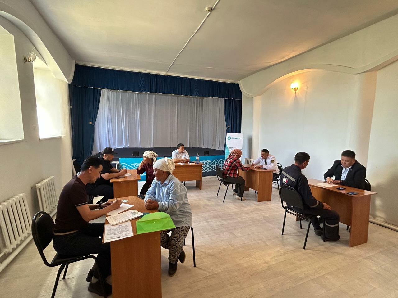 23.05.2025 года старшим судебным исполнителем Департамента юстиции Ерекеновым А.К. при участии представителей партии «AMANAT» и юридического сообщества области проведена встреча с жителями Карауылкелдынского и Ащинского сельских округов Байганинского района.